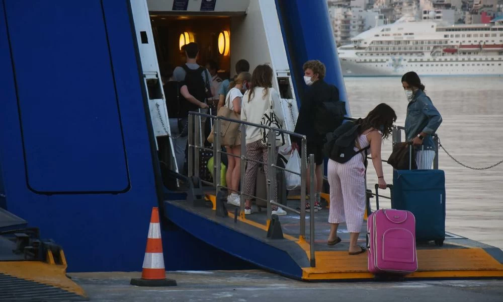 Κορονοϊός: Συνελήφθη 19χρονος στο λιμάνι του Πειραιά με πλαστό πιστοποιητικό rapid test